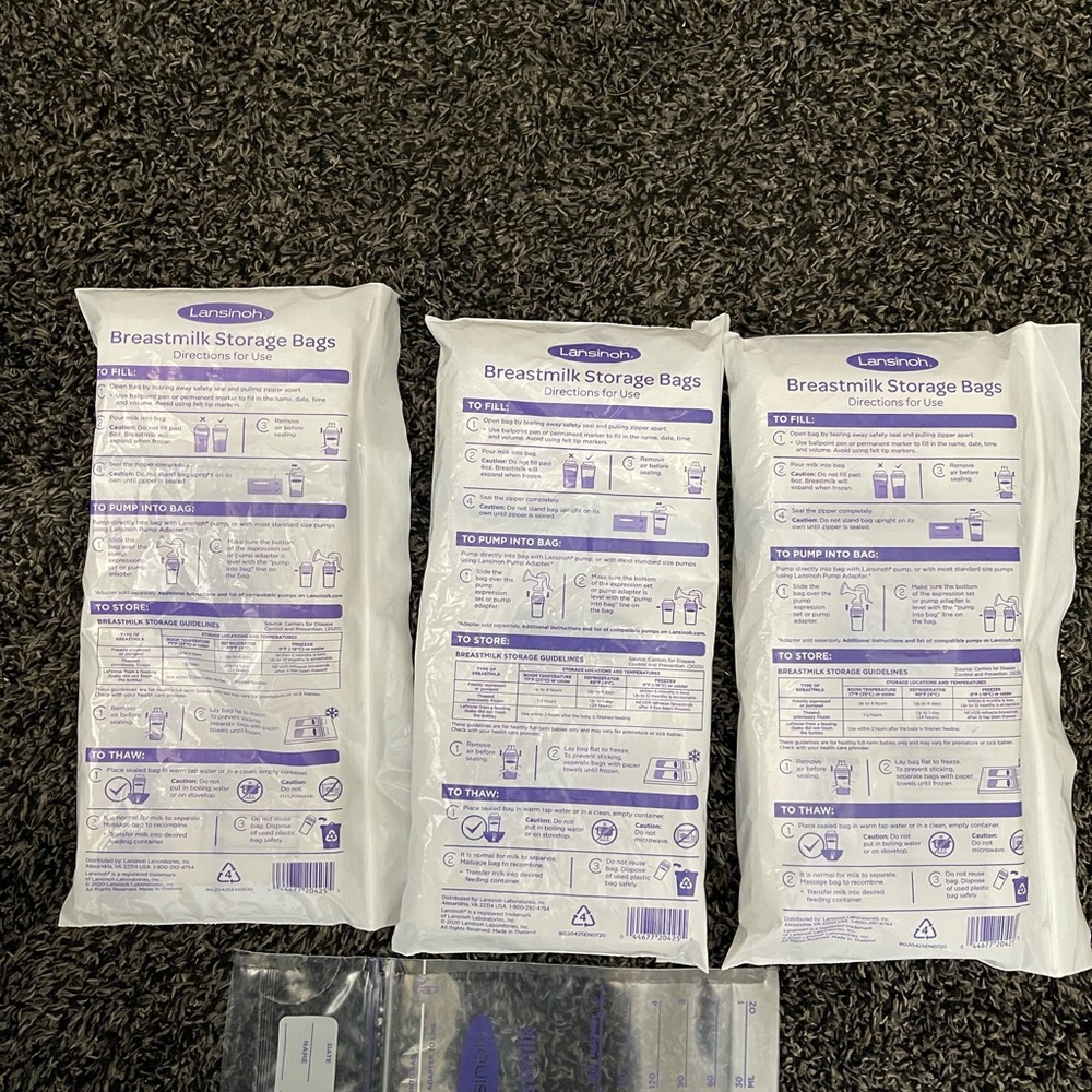 Lansinoh Breastmilk Storage Bags with Purple Accents